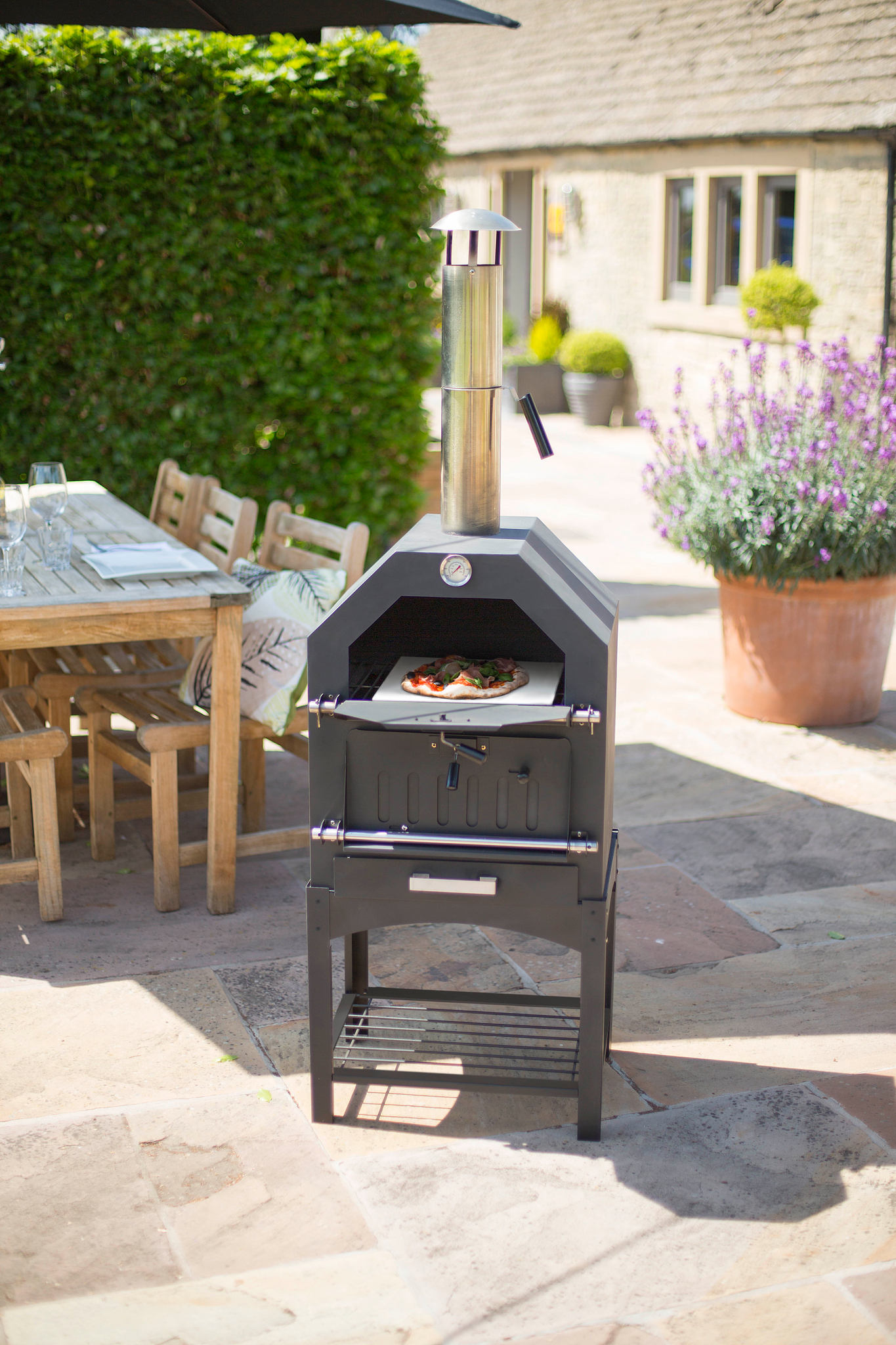 wood fired oven / pizza oven