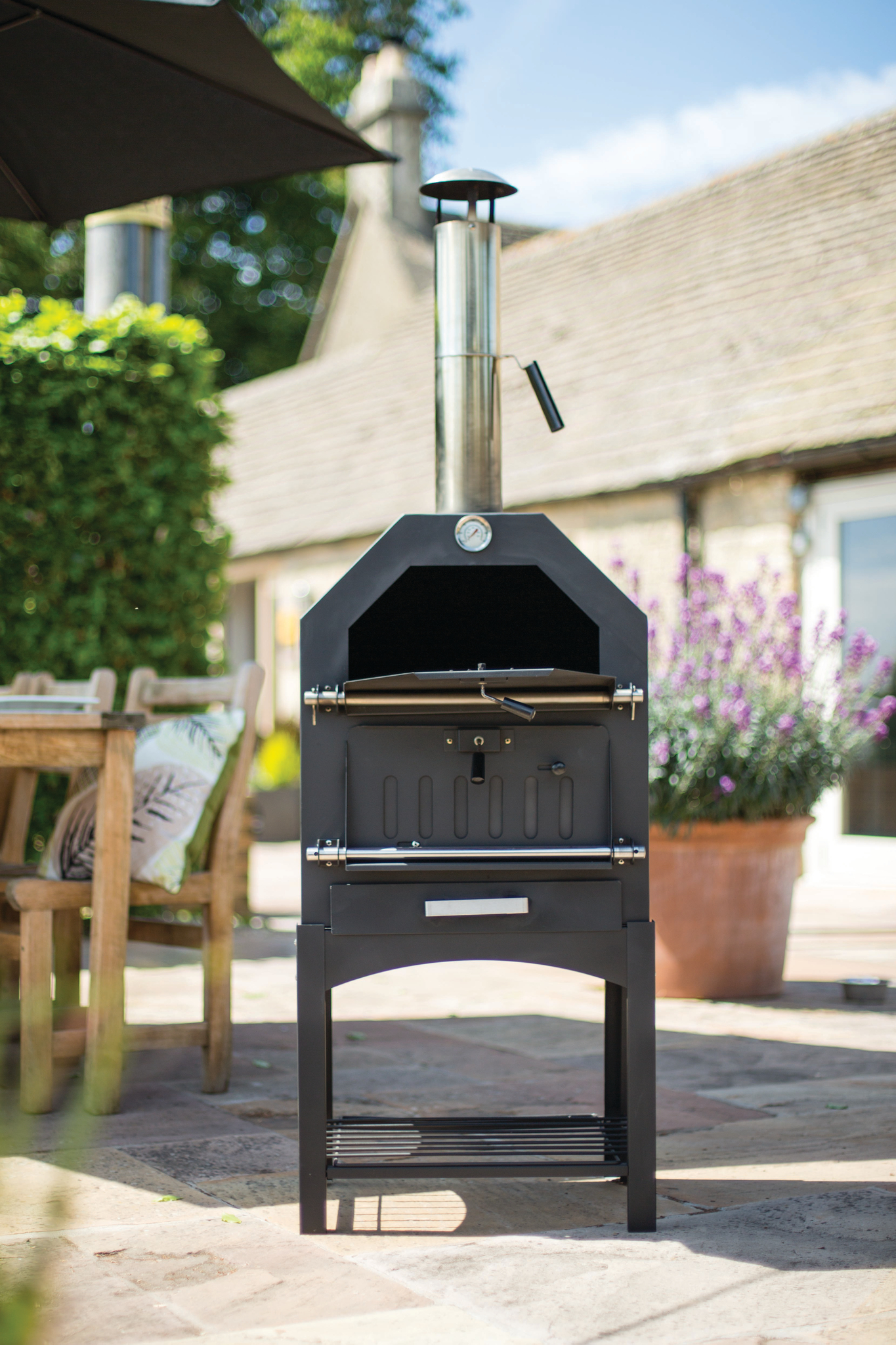 wood fired oven / pizza oven